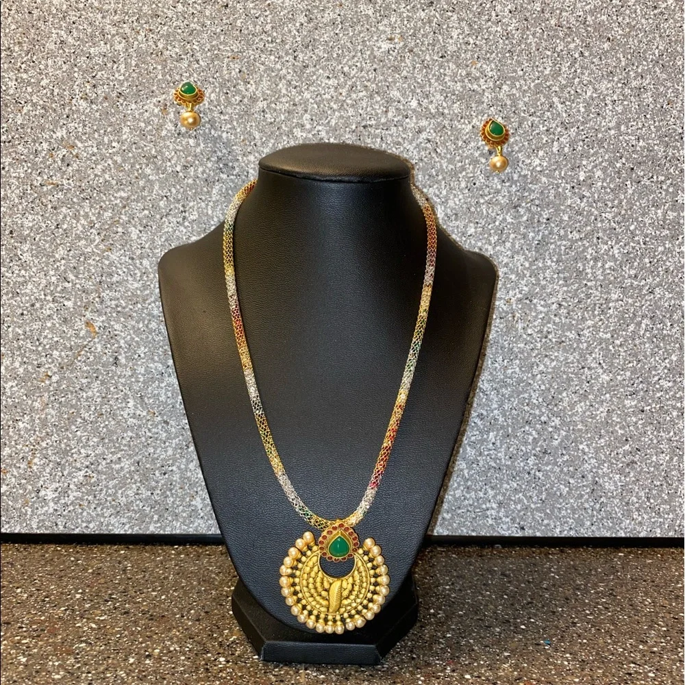 Artificial Design Necklace And Pierced Earring Set - Picture 4 of 5
